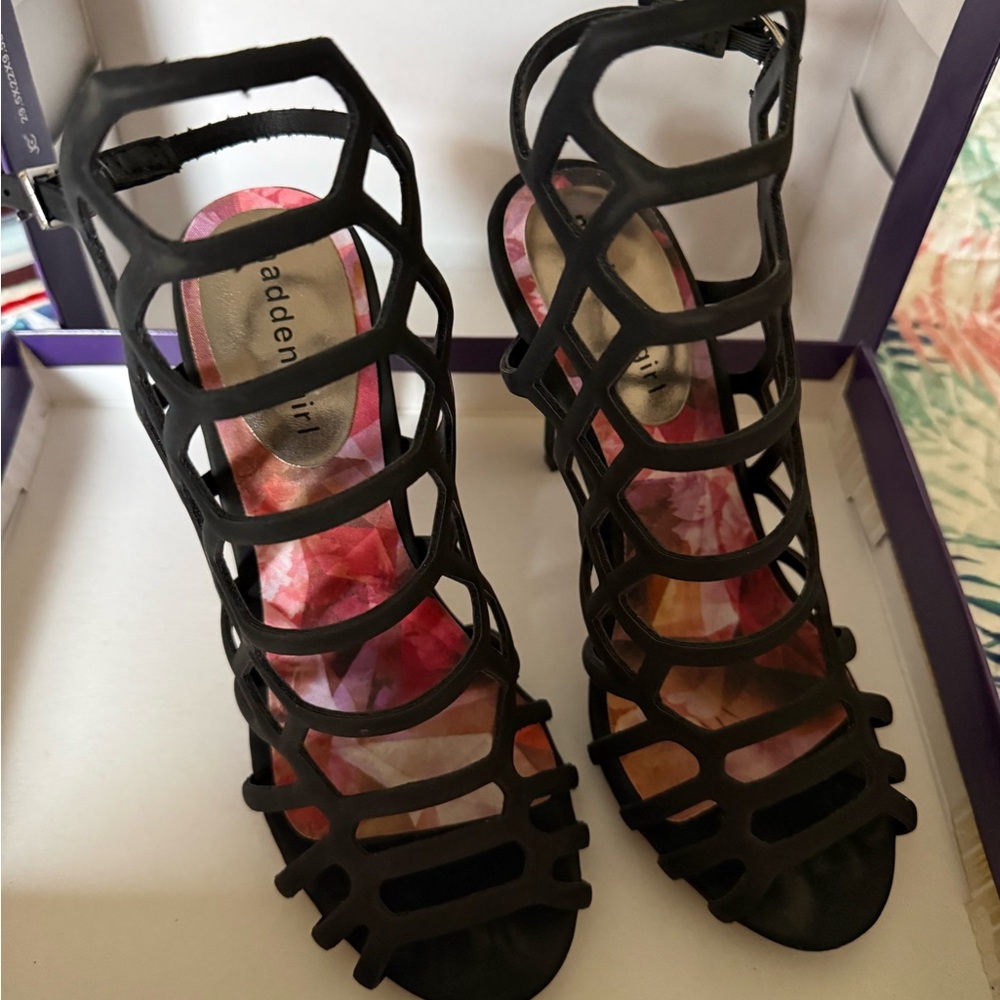 Steve Madden Black Women's “Pari”Sandals